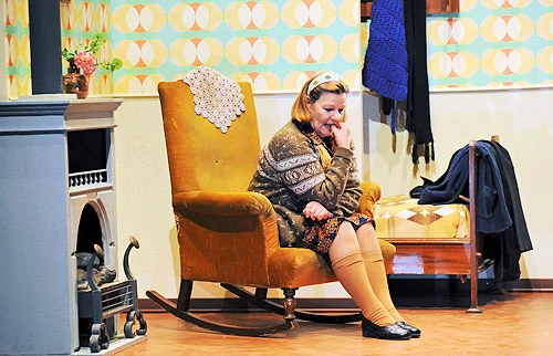 Read more about the article COMEMORAÇÃO / O QUARTO de Harold Pinter