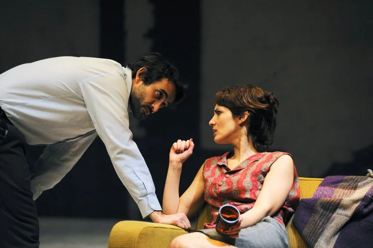 Read more about the article DIAS DE VINHO E ROSAS de J.P. Miller, versão de Owen McCafferty