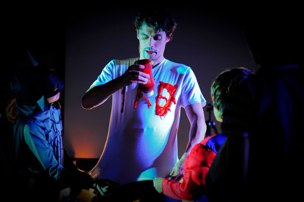 Read more about the article AGAMÉMNON vim do supermercado e dei porrada ao meu filho