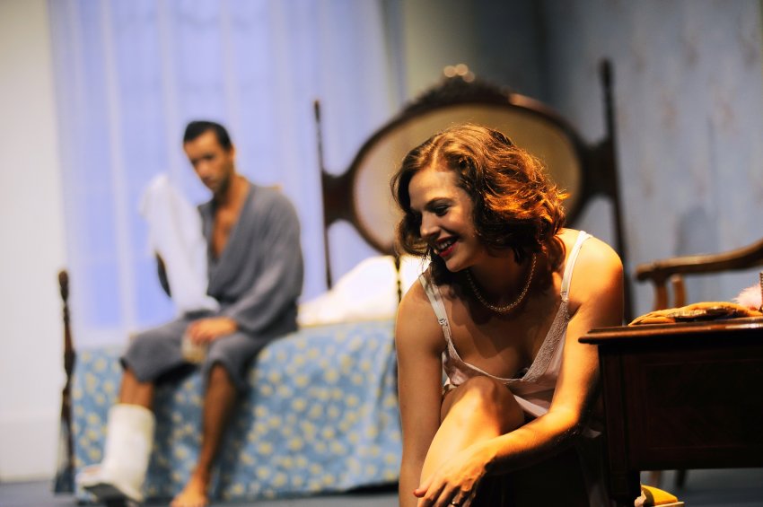 Read more about the article GATA EM TELHADO DE ZINCO QUENTE de Tennessee Williams