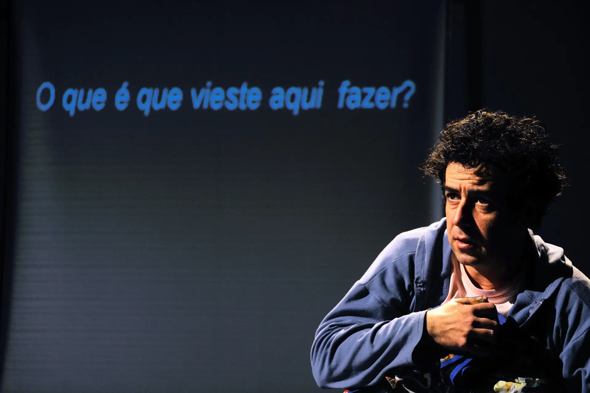 Read more about the article FRÁGIL de David Greig